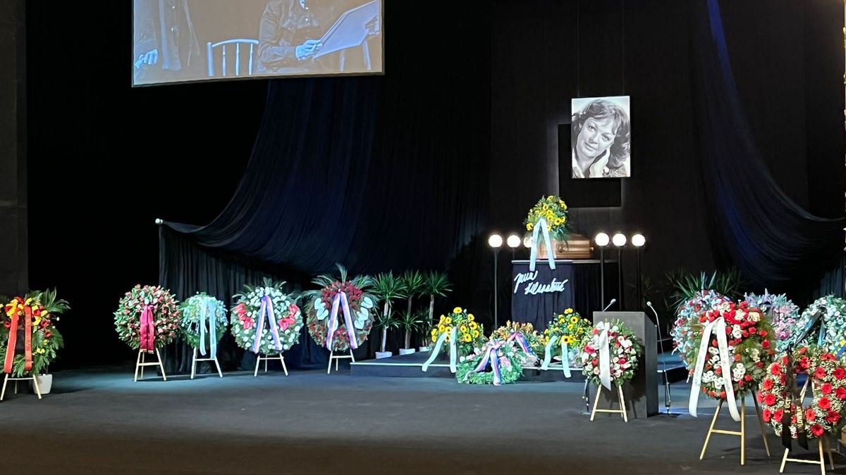 Lidé se v Národním divadle loučí s Janou Hlaváčovou